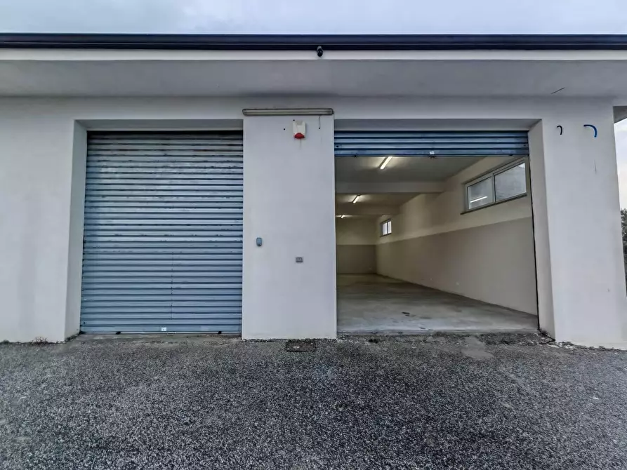 Immagine 5 di Magazzino in affitto  in VIA g. murat a Lamezia Terme