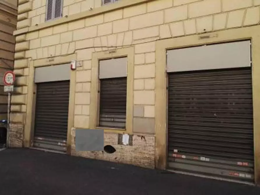 Immagine 5 di Locale commerciale in vendita  in CORSO vittorio emanuele 2 a Roma