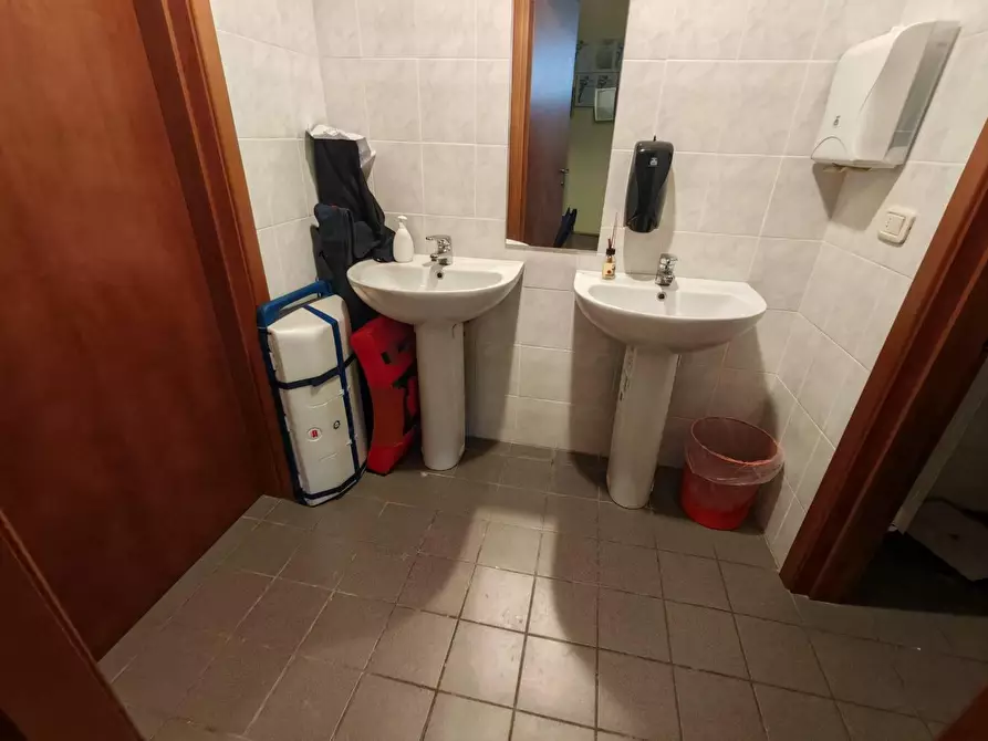 Immagine 21 di Laboratorio in vendita  in VIA gobetti a Arezzo