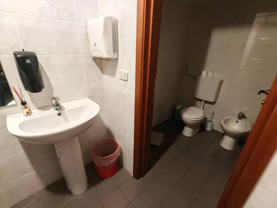 Immagine 15 di Laboratorio in vendita  in VIA gobetti a Arezzo