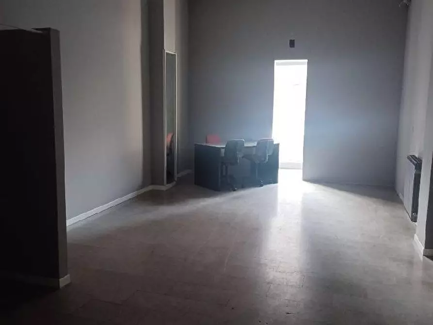 Immagine 2 di Locale commerciale in vendita  in VIA fra bartolomeo a Prato