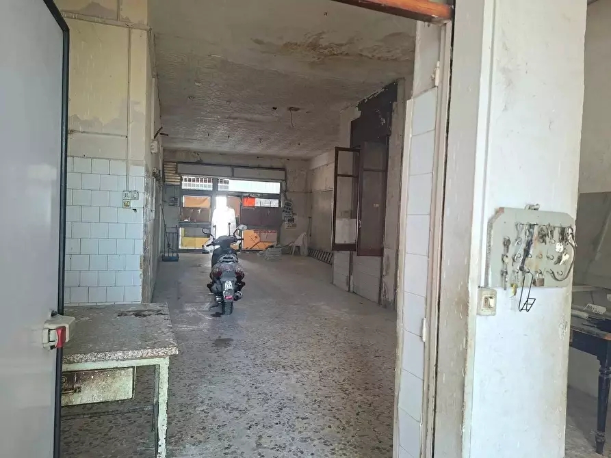 Immagine 2 di Locale commerciale in vendita  in VIA sepolcri a Boscotrecase