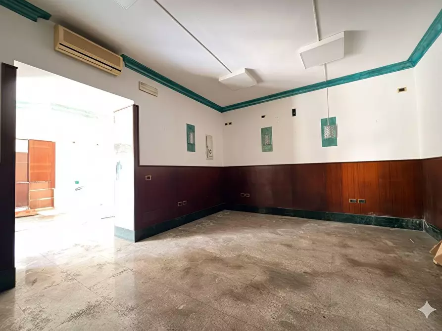 Immagine 5 di Locale commerciale in vendita  in VIA di tor cervara 289 a Roma