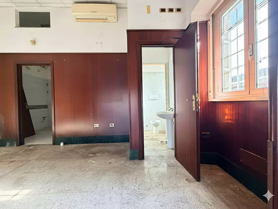 Immagine 7 di Locale commerciale in vendita  in VIA di tor cervara 289 a Roma