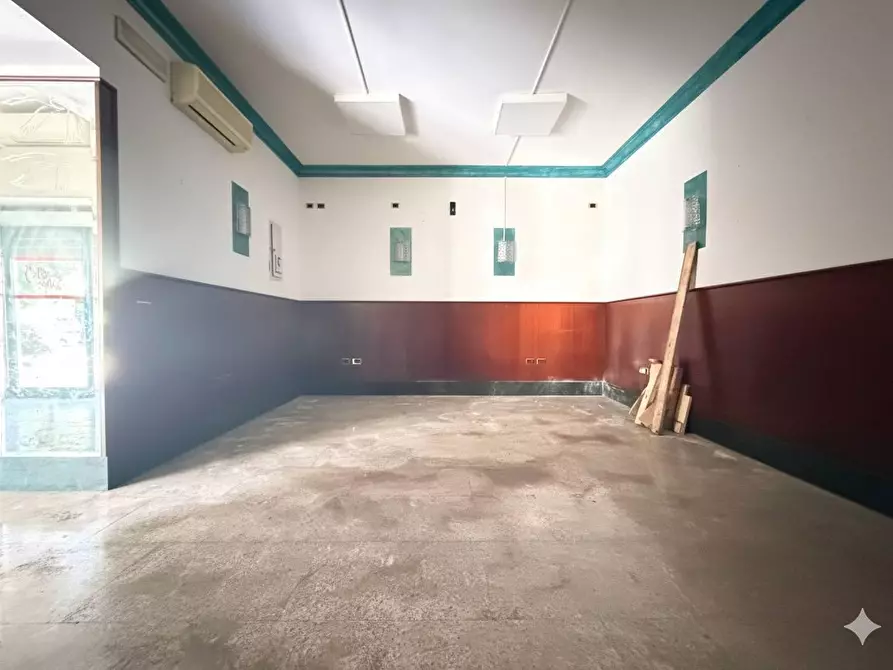 Immagine 8 di Locale commerciale in vendita  in VIA di tor cervara 289 a Roma