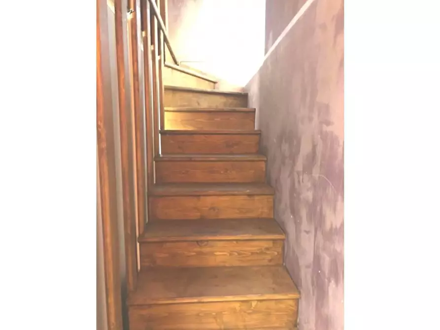 Immagine 7 di Locale commerciale in vendita  in VIA tuscolana 695 a Roma