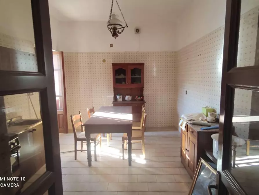 Immagine 13 di Palazzo in vendita  in PIAZZA vittorio emanuele a Rotondi