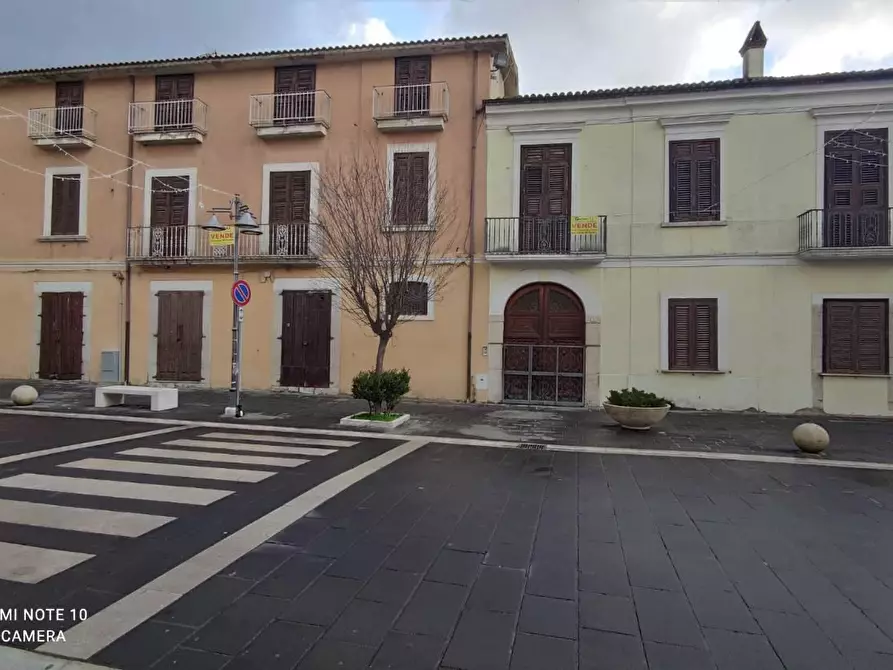 Immagine 20 di Palazzo in vendita  in PIAZZA vittorio emanuele a Rotondi