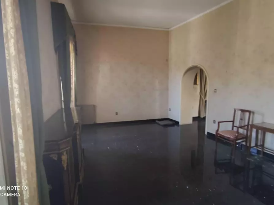 Immagine 5 di Palazzo in vendita  in PIAZZA vittorio emanuele a Rotondi