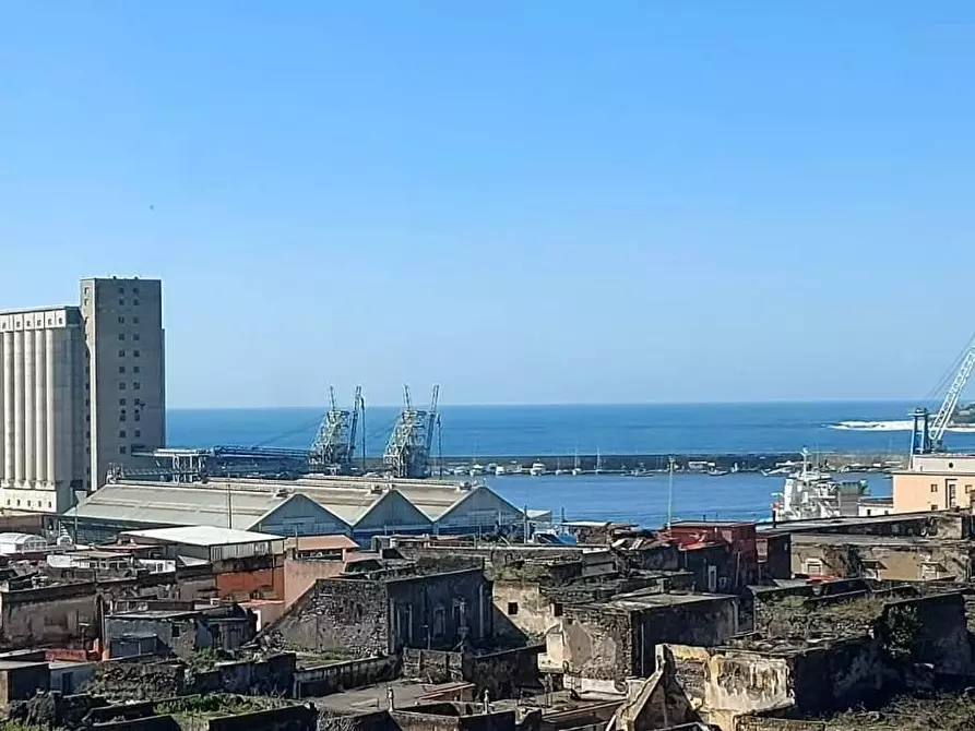 Immagine 1 di Appartamento in vendita  in CORSO vittorio emanuele III a Torre Annunziata