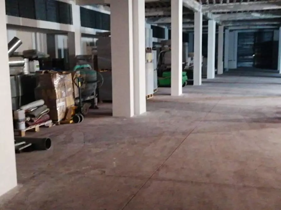 Immagine 2 di Capannone industriale in vendita  in VIA aldo moro a Aci Sant'antonio