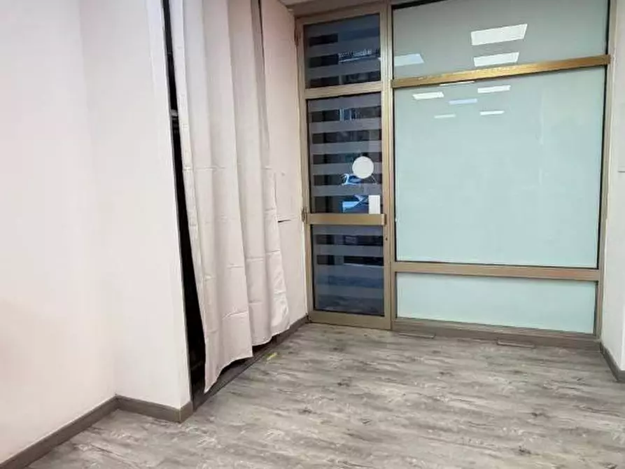 Immagine 1 di Locale commerciale in vendita  in VIA dei mille a Lamezia Terme