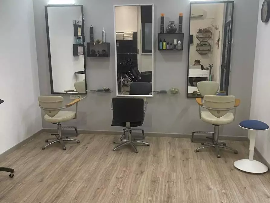 Immagine 2 di Attività commerciale in vendita  in VIA dei ciclamini 26 a Roma