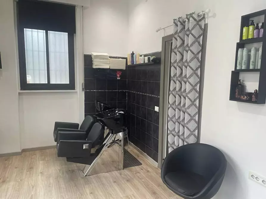 Immagine 7 di Attività commerciale in vendita  in VIA dei ciclamini 26 a Roma