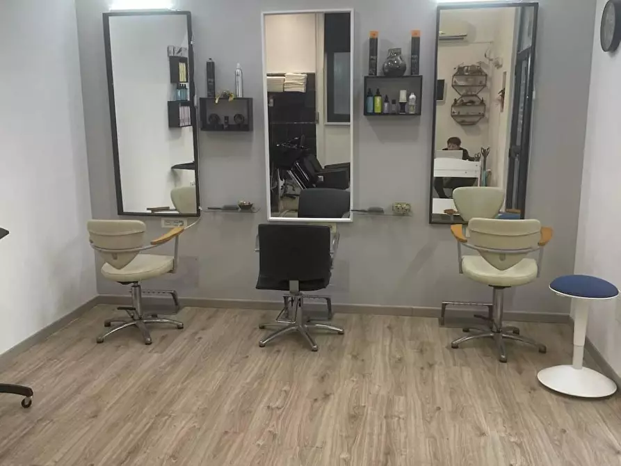 Immagine 1 di Attività commerciale in vendita  in VIA dei ciclamini 26 a Roma