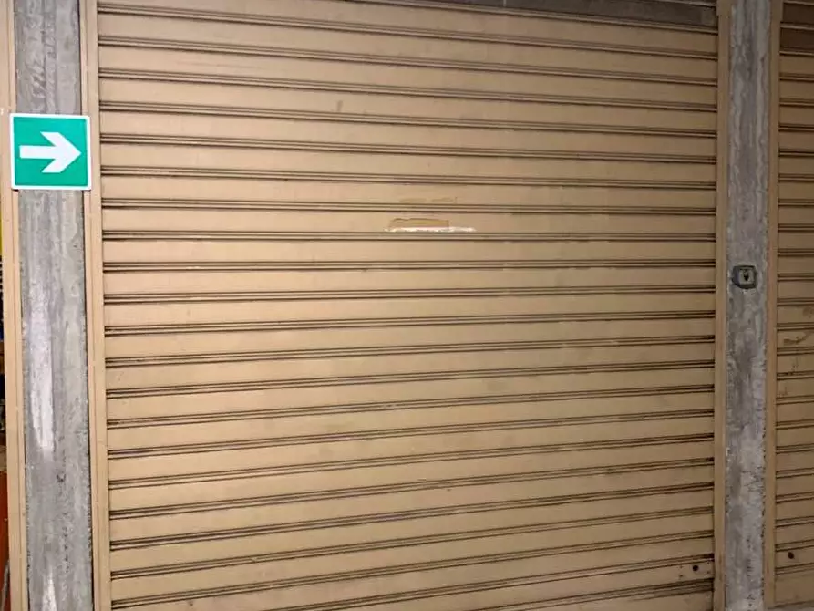 Immagine 4 di Box auto in vendita  in VIA dei sessanta 2 rosso a Genova