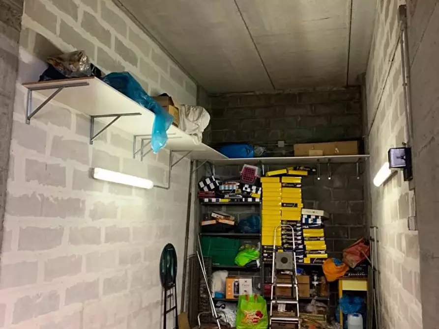 Immagine 5 di Box auto in vendita  in VIA dei sessanta 2 rosso a Genova