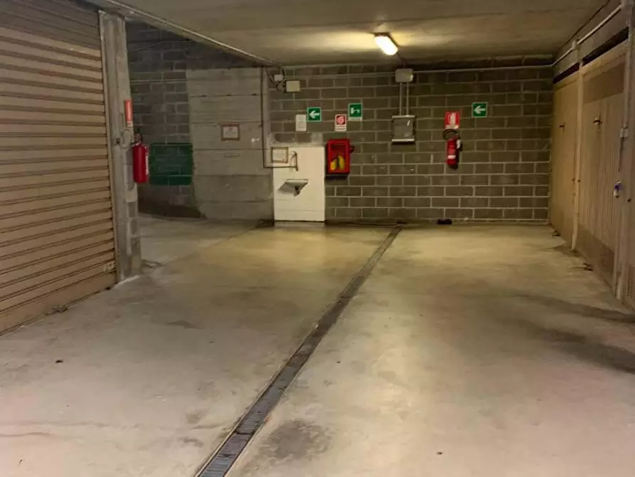 Immagine 7 di Box auto in vendita  in VIA dei sessanta 2 rosso a Genova