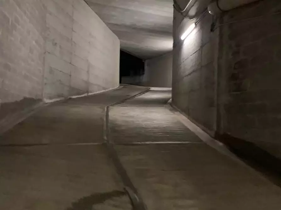 Immagine 9 di Box auto in vendita  in VIA dei sessanta 2 rosso a Genova