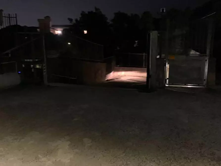 Immagine 1 di Box auto in vendita  in VIA dei sessanta 2 rosso a Genova