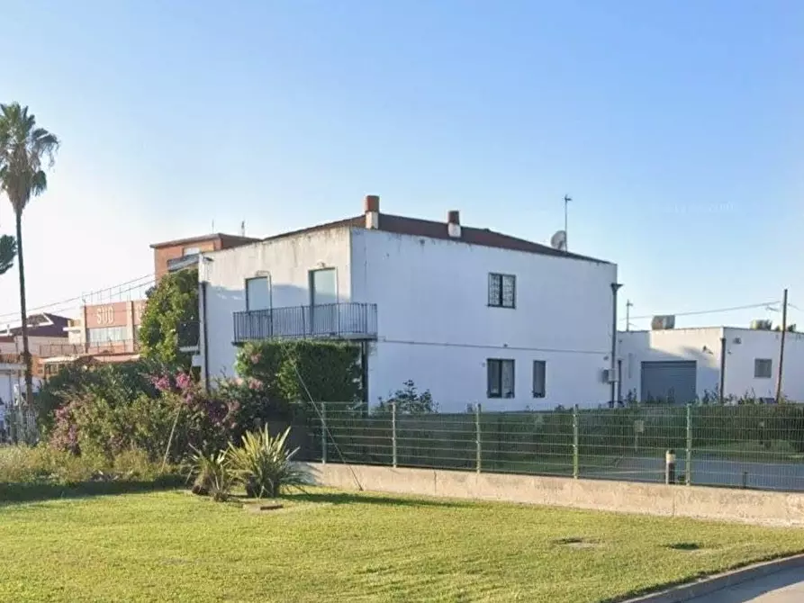 Immagine 1 di Locale commerciale in vendita  in VIA enrico mattei s.n.c a Crotone