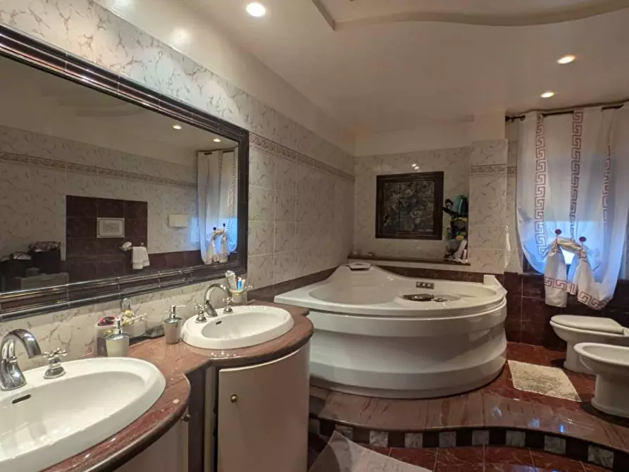 Immagine 11 di Appartamento in vendita  in VIA pergolesi 9 a Crotone