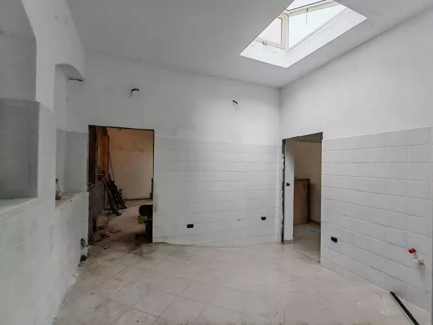 Immagine 11 di Locale commerciale in affitto  in VIA enrico  colosimo 22 a Lamezia Terme