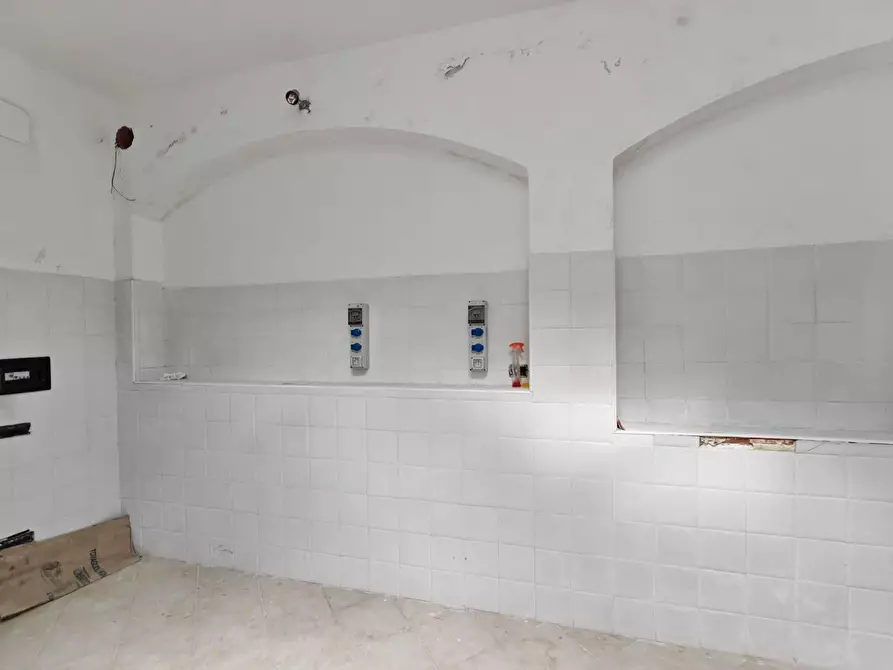 Immagine 9 di Locale commerciale in affitto  in VIA enrico  colosimo 22 a Lamezia Terme