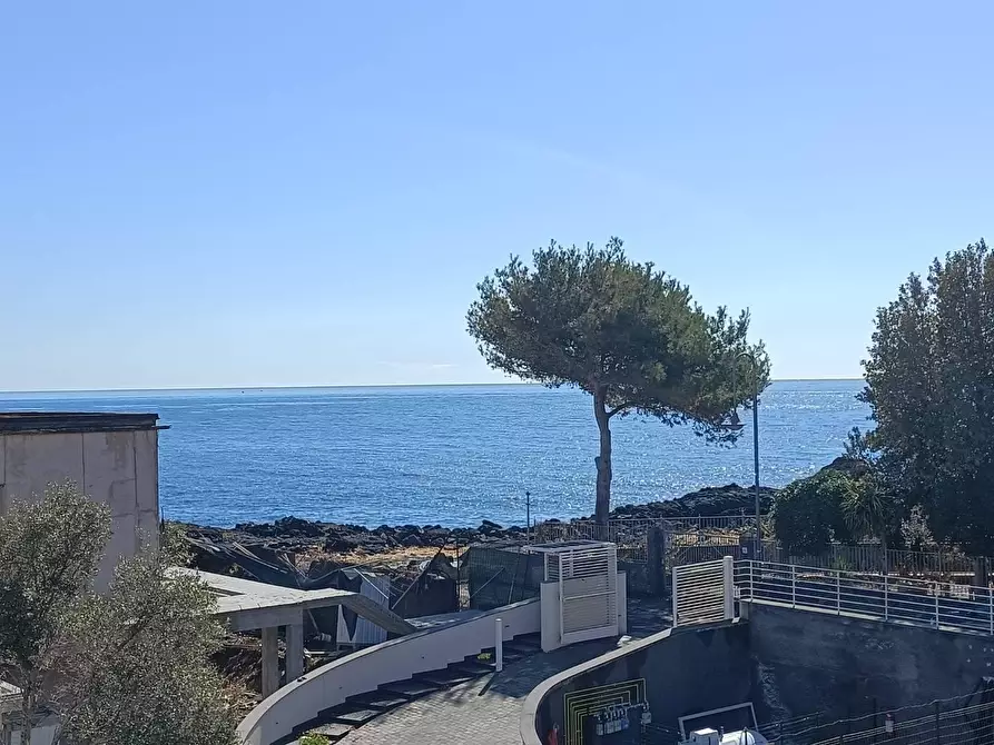 Immagine 1 di Appartamento in vendita  in VIA ribera a Acireale