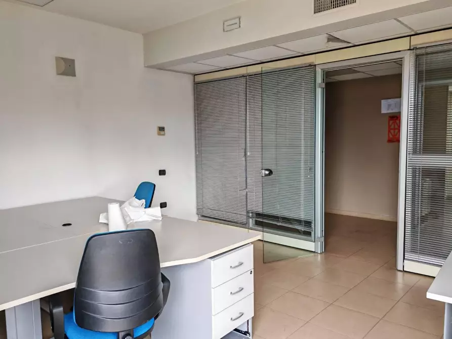 Immagine 13 di Ufficio in affitto  in VIA del mare a Lamezia Terme