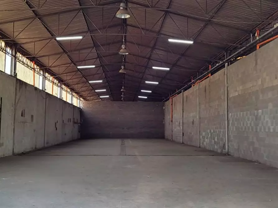 Immagine 3 di Capannone industriale in vendita  in VIA luigi enauidi 5 a Roma