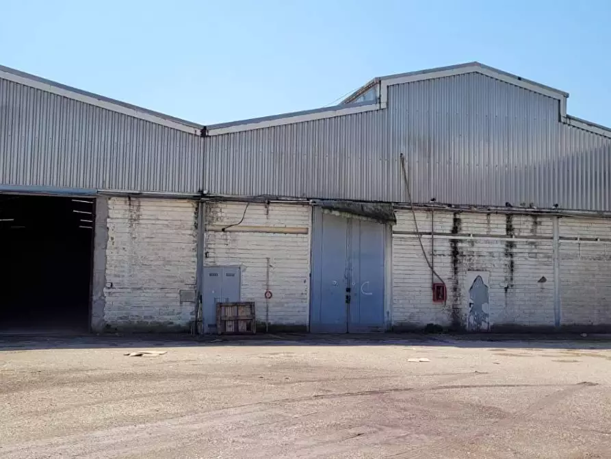 Immagine 1 di Capannone industriale in vendita  in VIA luigi enauidi 5 a Roma