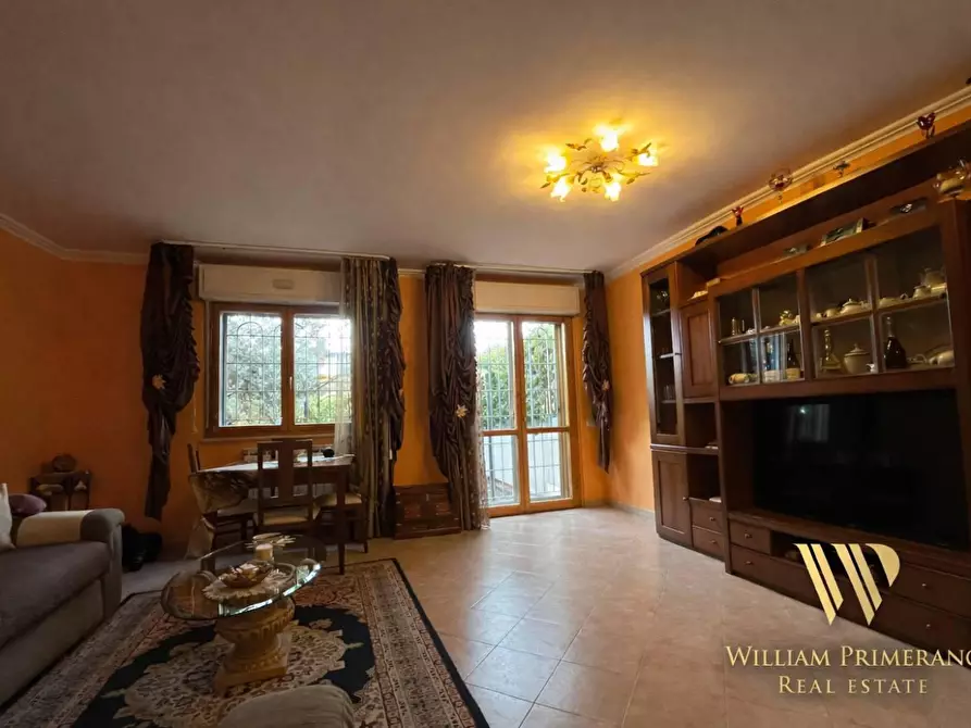 Immagine 1 di Villetta a schiera in vendita  in VIA ernesto  balducci 10 a Roma