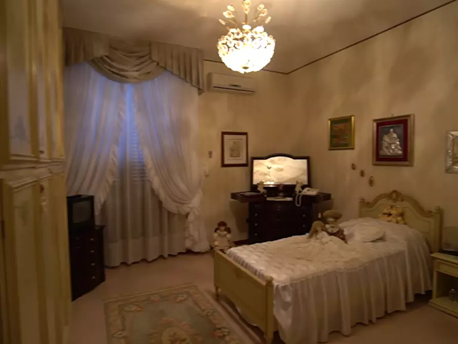 Immagine 11 di Villa in vendita  in VIA sei carpini 1 a Crotone