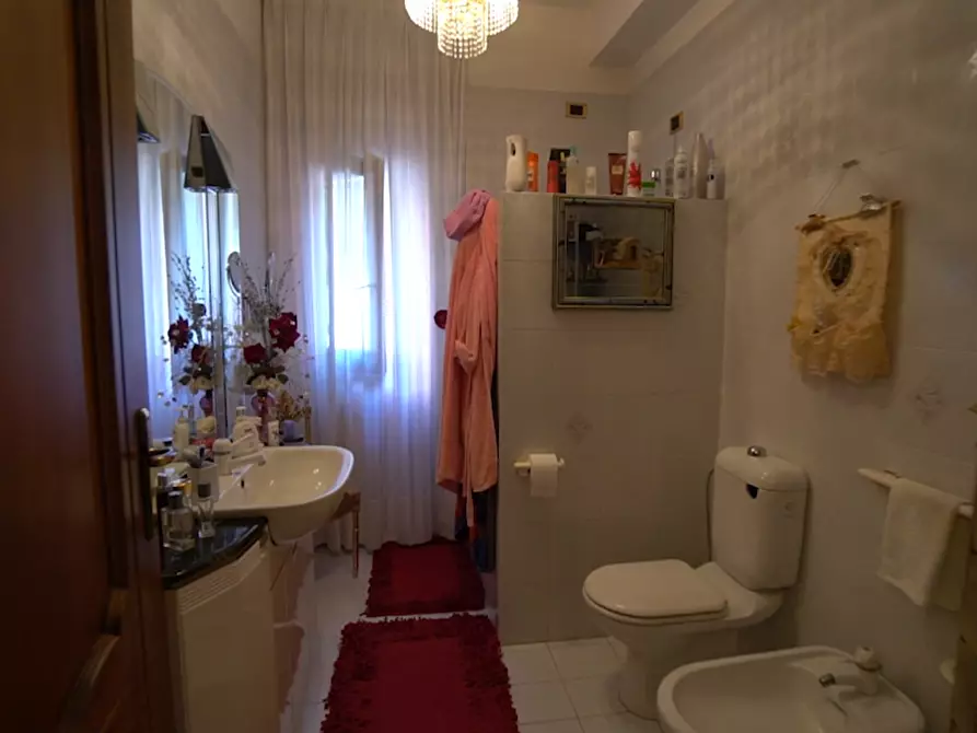 Immagine 12 di Villa in vendita  in VIA sei carpini 1 a Crotone