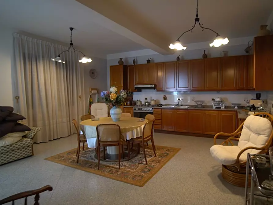 Immagine 13 di Villa in vendita  in VIA sei carpini 1 a Crotone