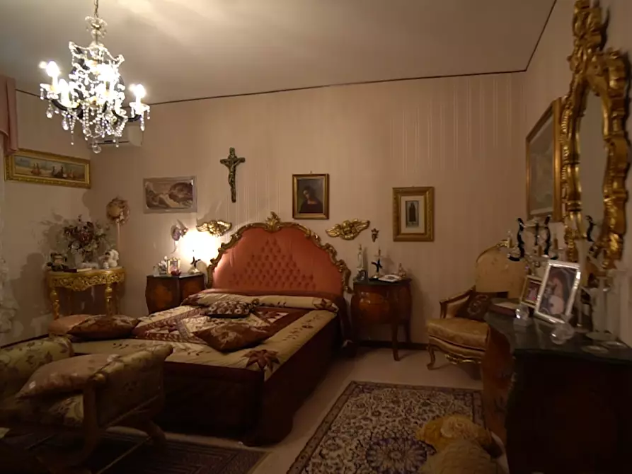 Immagine 15 di Villa in vendita  in VIA sei carpini 1 a Crotone