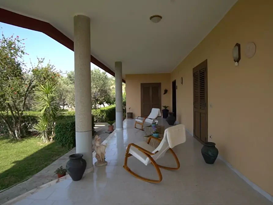 Immagine 18 di Villa in vendita  in VIA sei carpini 1 a Crotone