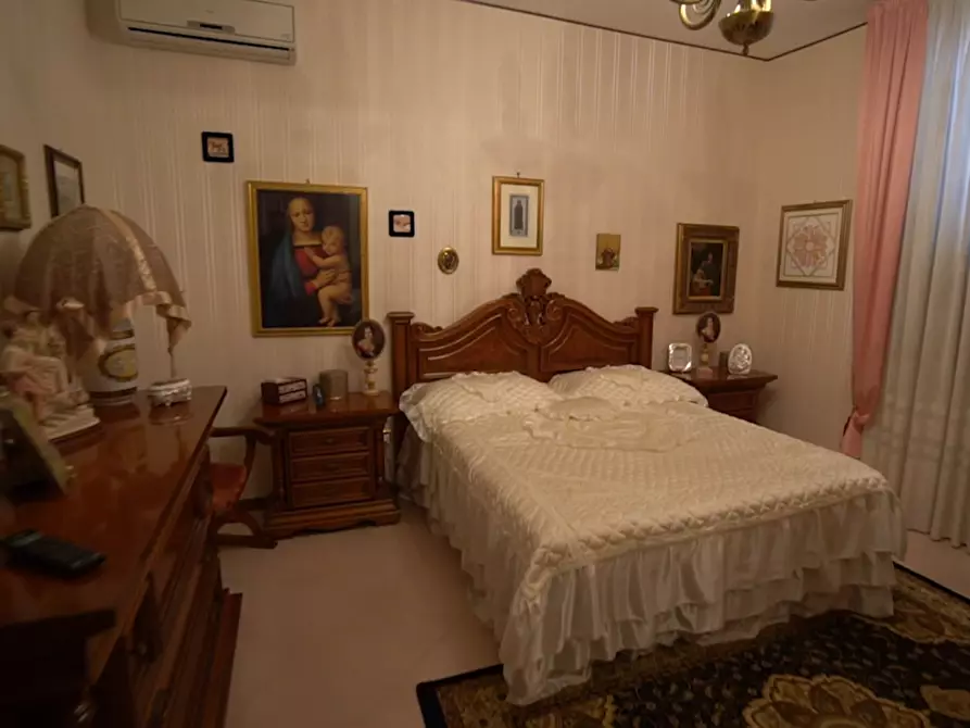 Immagine 19 di Villa in vendita  in VIA sei carpini 1 a Crotone