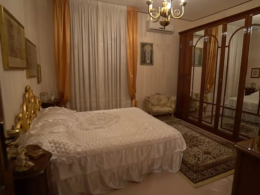 Immagine 21 di Villa in vendita  in VIA sei carpini 1 a Crotone