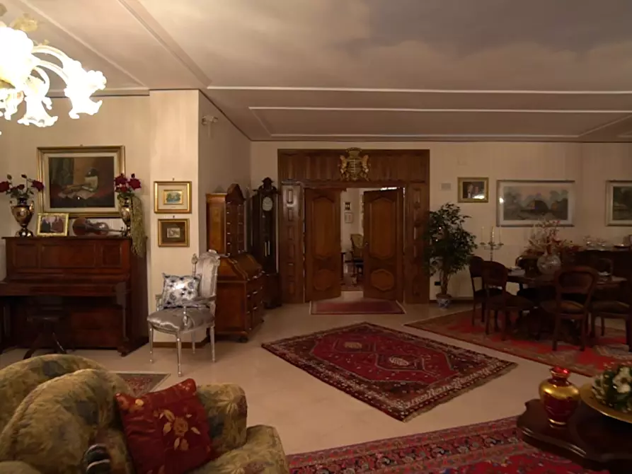 Immagine 23 di Villa in vendita  in VIA sei carpini 1 a Crotone