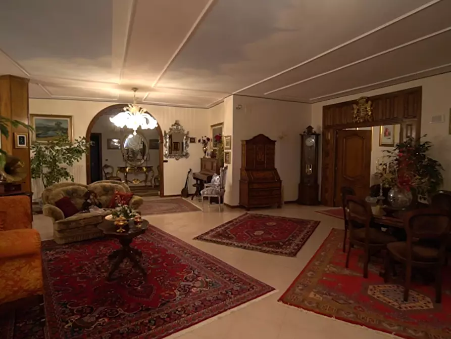 Immagine 26 di Villa in vendita  in VIA sei carpini 1 a Crotone