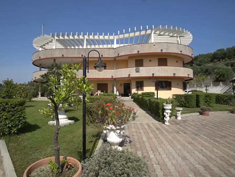 Immagine 30 di Villa in vendita  in VIA sei carpini 1 a Crotone