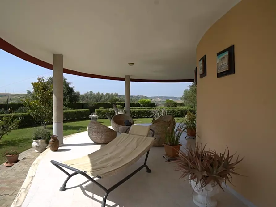 Immagine 5 di Villa in vendita  in VIA sei carpini 1 a Crotone