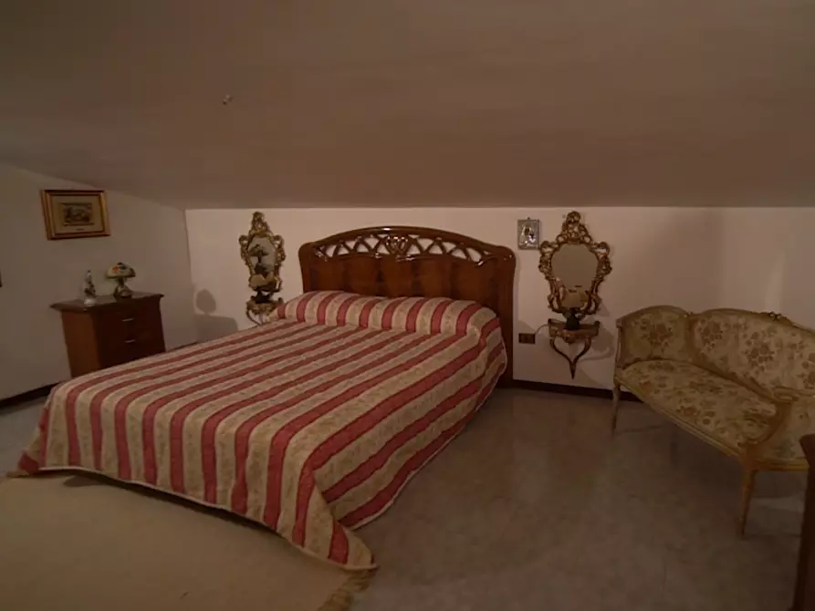 Immagine 6 di Villa in vendita  in VIA sei carpini 1 a Crotone