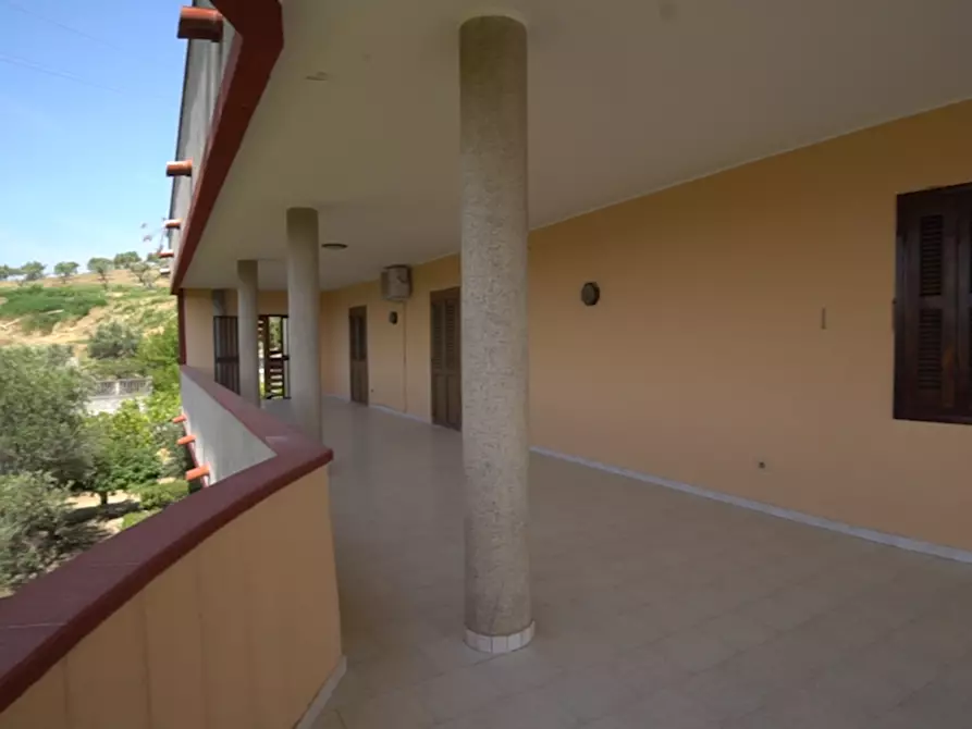 Immagine 9 di Villa in vendita  in VIA sei carpini 1 a Crotone