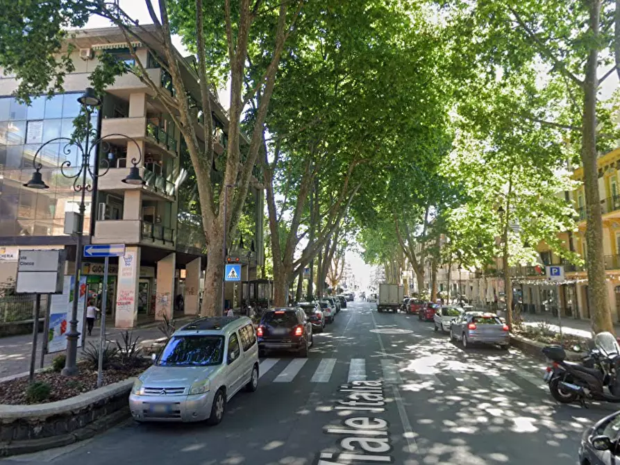 Immagine 1 di Box auto in vendita  in VIALE italia a Avellino