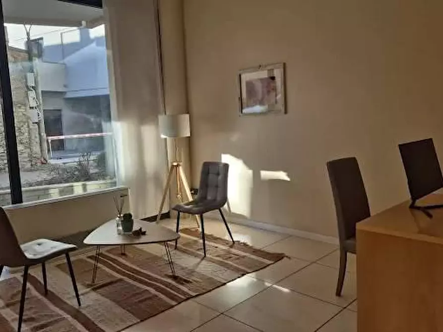 Immagine 3 di Locale commerciale in affitto  a Como