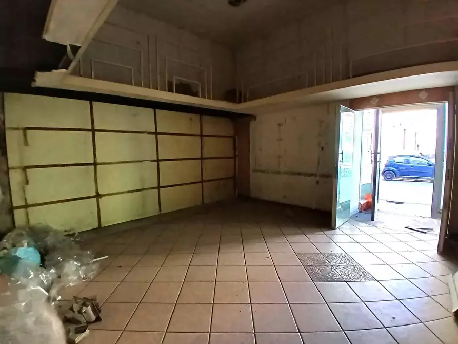 Immagine 4 di Locale commerciale in vendita  in CORSO campano a Qualiano