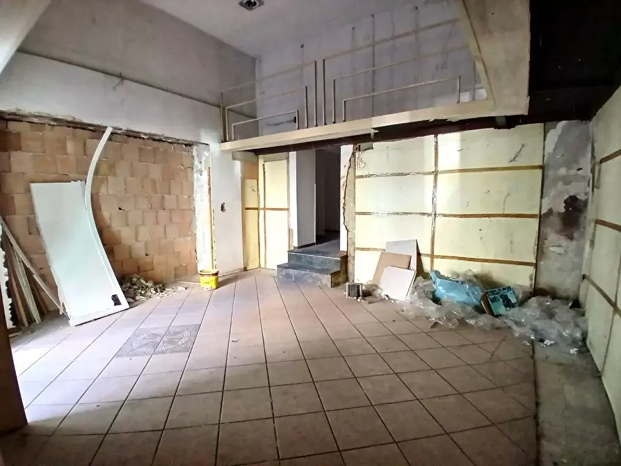 Immagine 5 di Locale commerciale in vendita  in CORSO campano a Qualiano